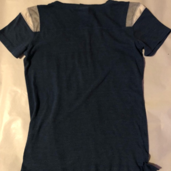 🛍$1 with any bundle!🛍 Medium Colts T-Shirt - Picture 4 of 4